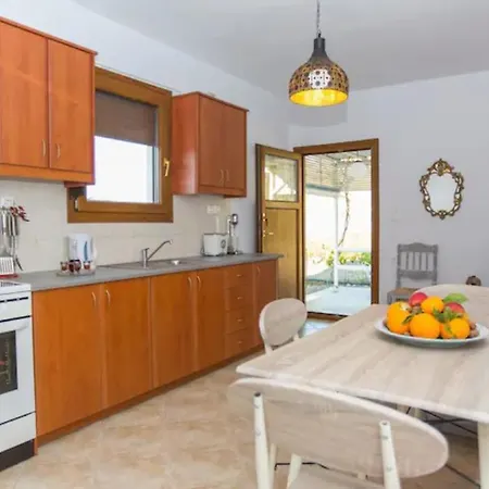 Galante, 度假居 阿克罗蒂里