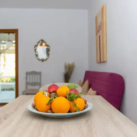 Galante, 阿克罗蒂里